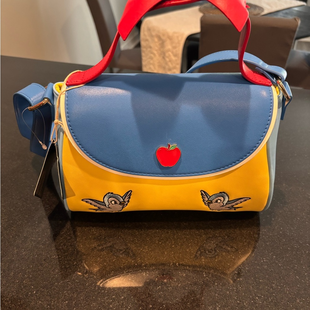 Snow White Loungefly pocketbook new with tags!